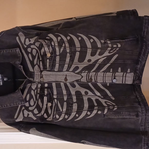 DOLLSKILL TRICKZ N TREATZ 2X SKELETON BONES ON FRONT AND ARMS GREY DENIUM JACKET - Picture 13 of 13